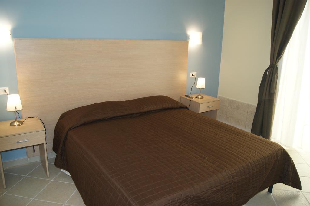 Guest House Golfo Xifonio Augusta Exterior photo
