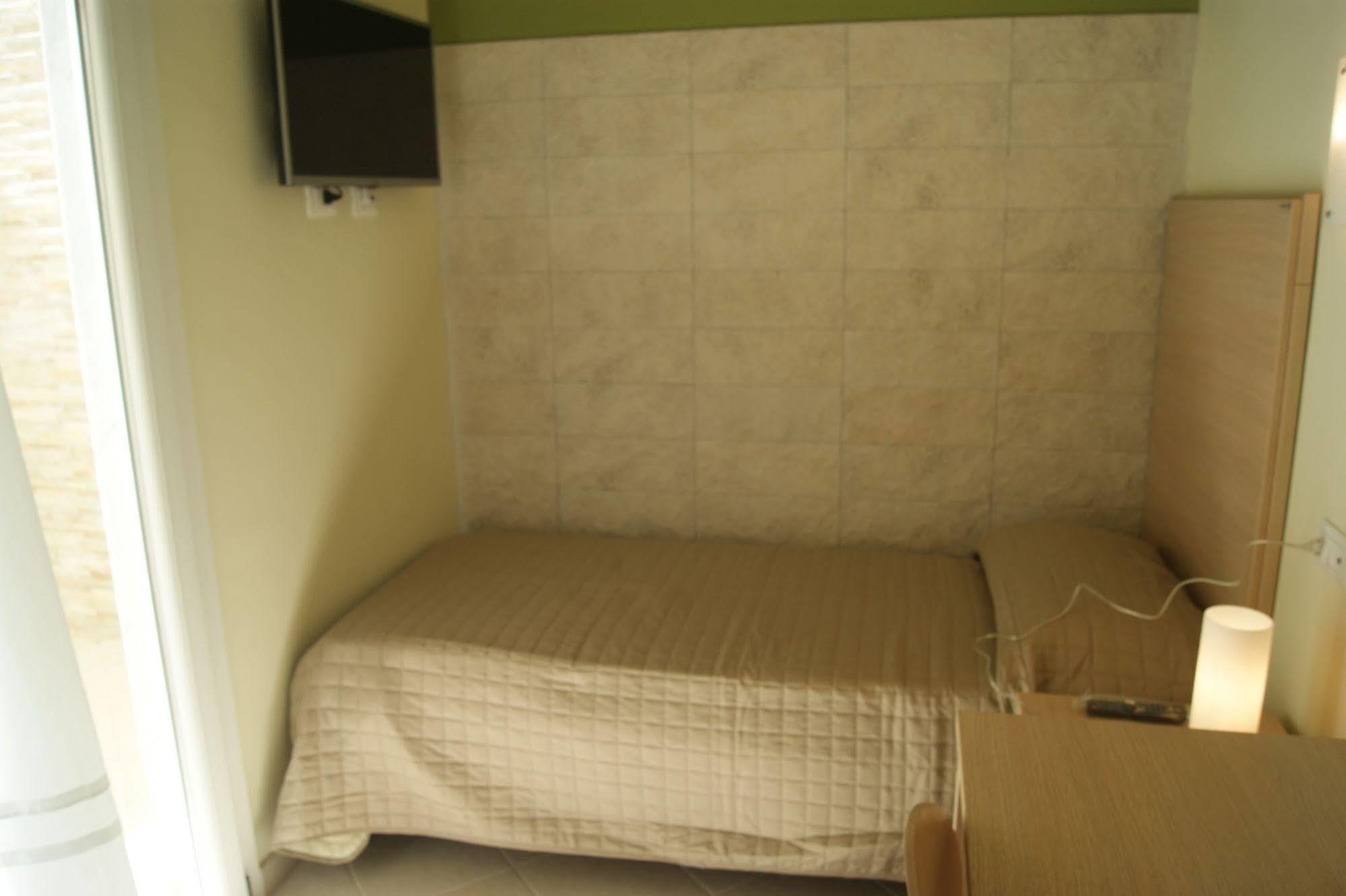 Guest House Golfo Xifonio Augusta Exterior photo